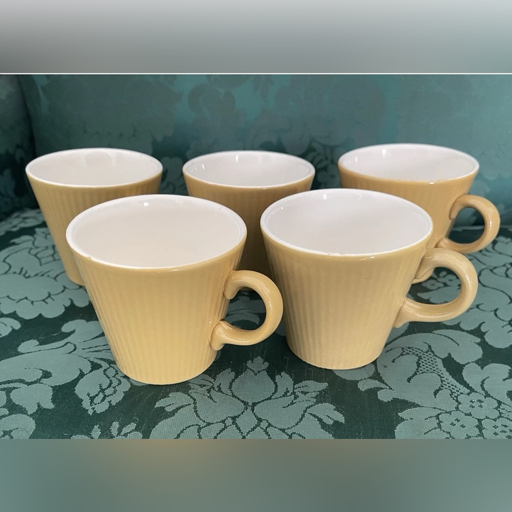 PRISTINE SET OF 5 VINTAGE RETRO MCM STONEWARE ESPRESSO CUPS IN YELLOW & CREAM